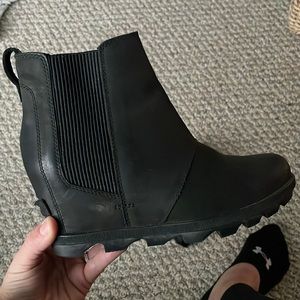 Sorel black wedges size 7